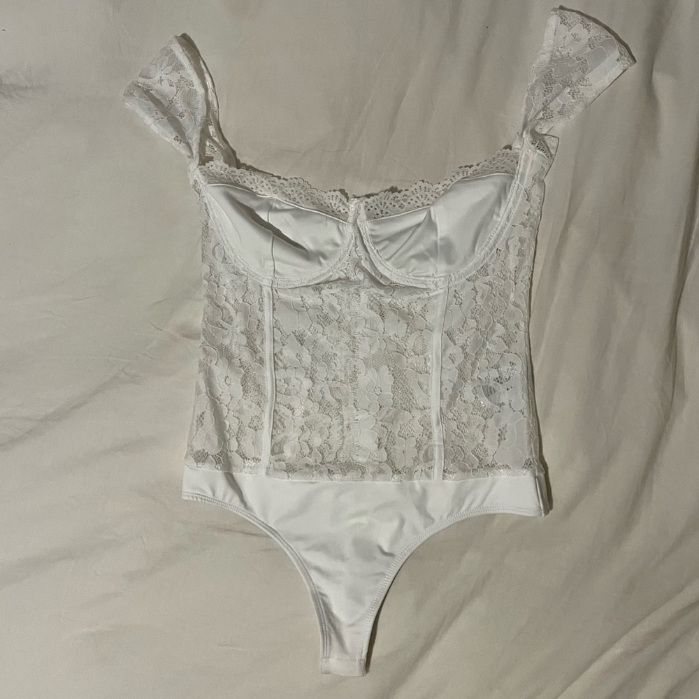 Isabella’s Cabinet White Lace Bodysuit